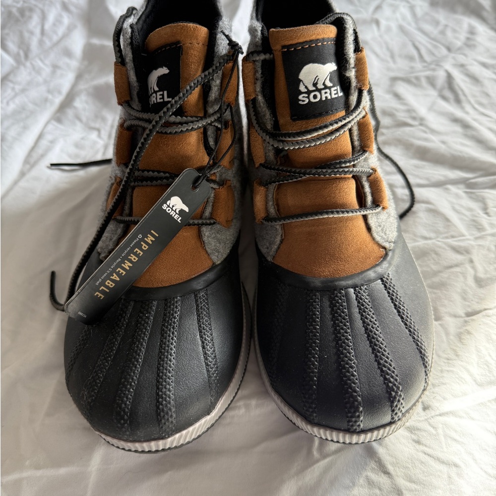 Sorel Black and Tan Waterproof Boots — READ DESCRIPTION